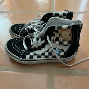 Vans size 12.5 boys sk8 hi’s. Great condition!
